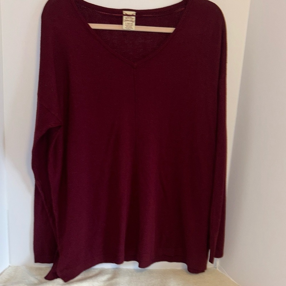 FADED GLORY LIGHT WEIGHT SWEATER BORDEAUX COLOR LONG SLEEVE
SIZE LARGE (12/14)